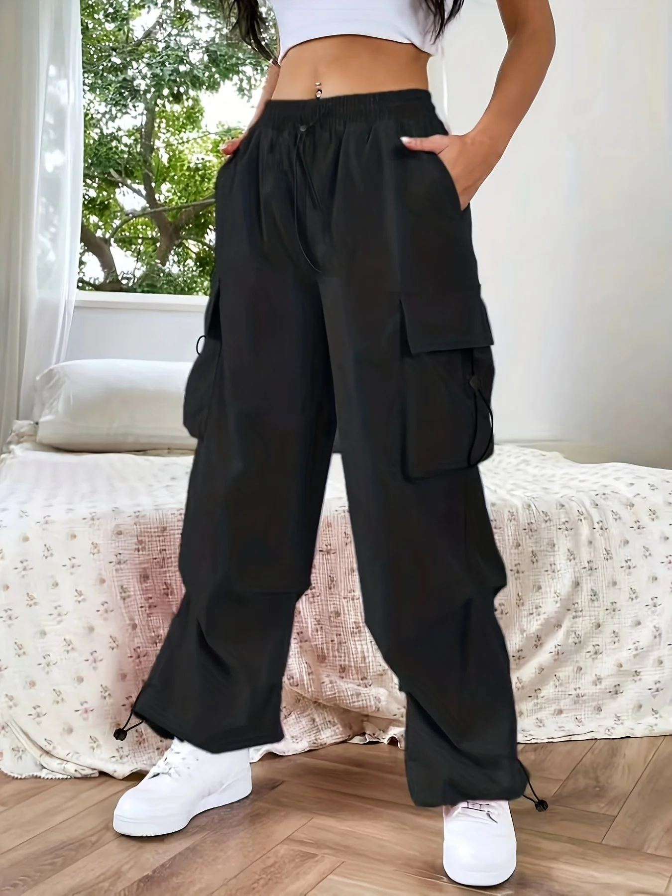 Pantalon décontracté à poches cargo pour femmes à jambes larges