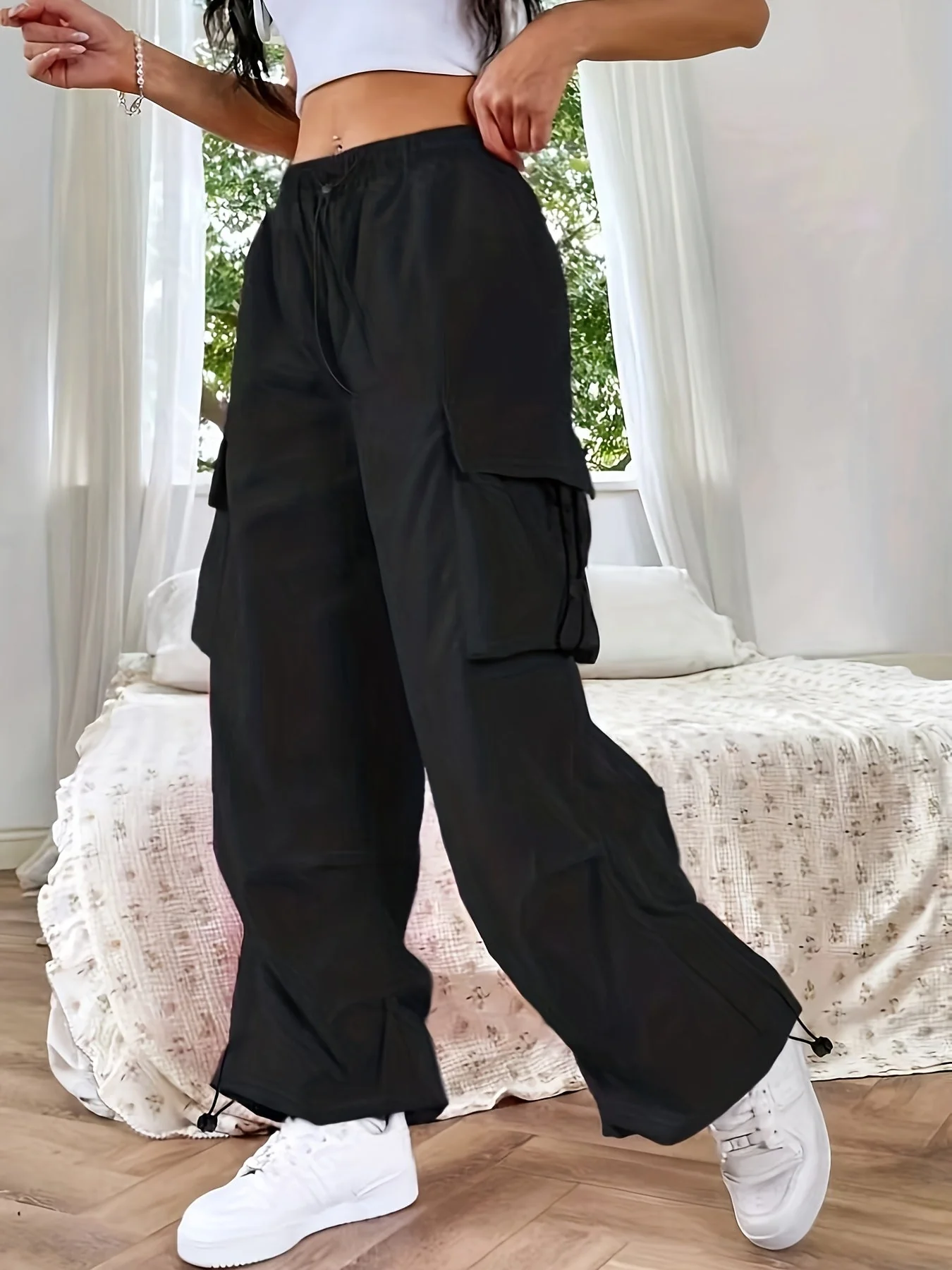 Pantalon décontracté à poches cargo pour femmes à jambes larges