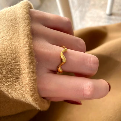 High Quality Waterproof Stainless Steel Wave Signet Rings for Ladies Tarnish Free Jewelry Dainty Thin Bold Rings Gift